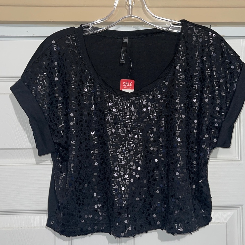 Black top size M.